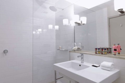 QT Canberra - Foster Accommodation 5