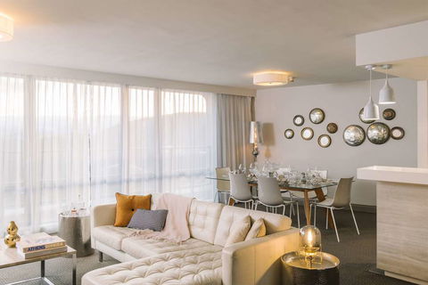 QT Canberra - Foster Accommodation 15