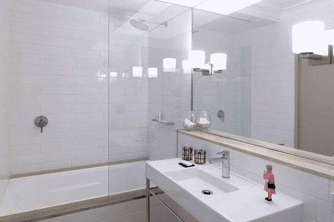 QT Canberra - Foster Accommodation 17