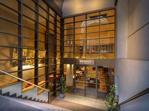 Ibis Hotel - Foster Accommodation 2