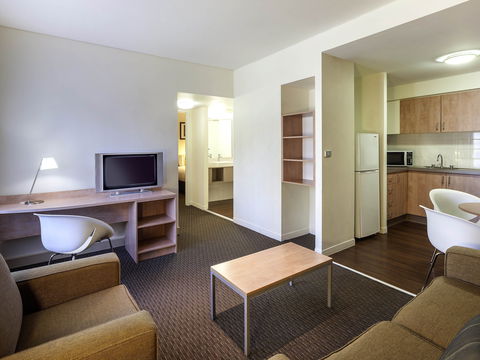 Ibis Hotel - Foster Accommodation 8