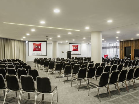 Ibis Hotel - Foster Accommodation 11