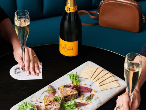 Swissotel Sydney - Foster Accommodation 13
