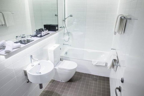 Adge Apartment Hotel - Foster Accommodation 14