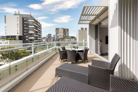 Meriton Suites Zetland - Foster Accommodation 10