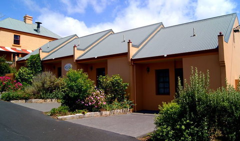 Meredith House and Mews - Foster Accommodation 0