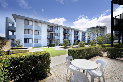 Assured Waterside Apartments - Foster Accommodation 0