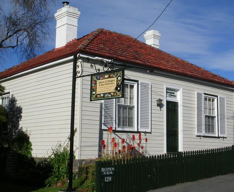 Alice's Cottages - Foster Accommodation 0