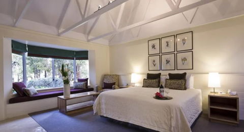 Cape Lodge - Foster Accommodation 0