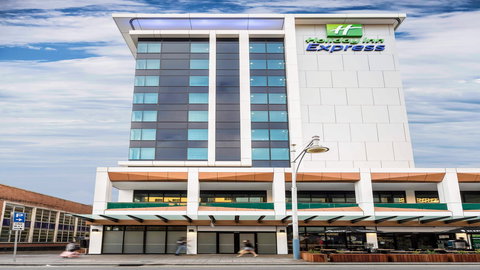 Holiday Inn Express Adelaide City Centre - Foster Accommodation 1