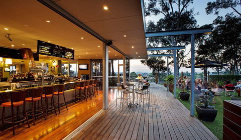 Nightcap at Shoppingtown Hotel - Foster Accommodation 1