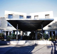 Golden Pebble Hotel - Foster Accommodation