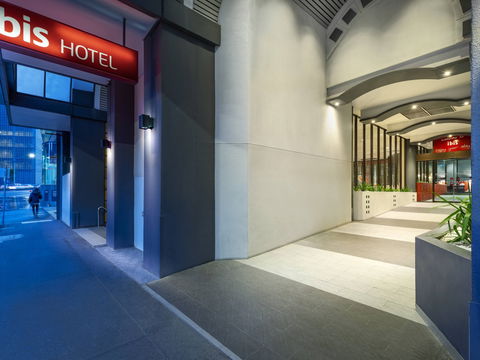 Ibis Hotel - Foster Accommodation 0