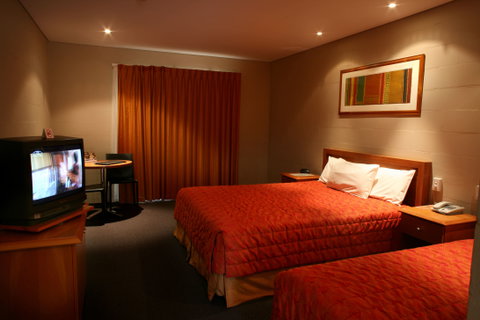 Outback Hotel & Lodge - Foster Accommodation 2