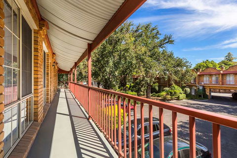Best Western Cathedral Motor Inn - Foster Accommodation 1