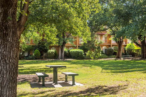 Best Western Cathedral Motor Inn - Foster Accommodation 2