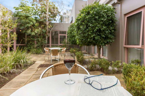Kimberley Gardens Hotel, Serviced Apts - Foster Accommodation 1