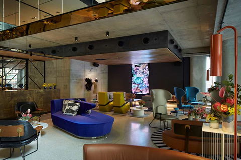 QT Melbourne - Foster Accommodation 1