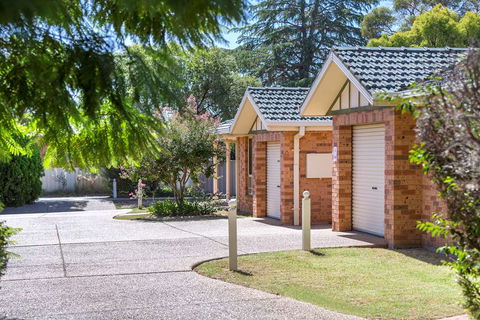 Best Western Ambassador Inn - Foster Accommodation 1