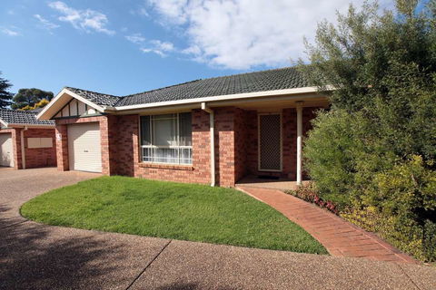 Best Western Ambassador Inn - Foster Accommodation 2