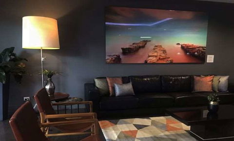 H on Smith Hotel - Foster Accommodation 2