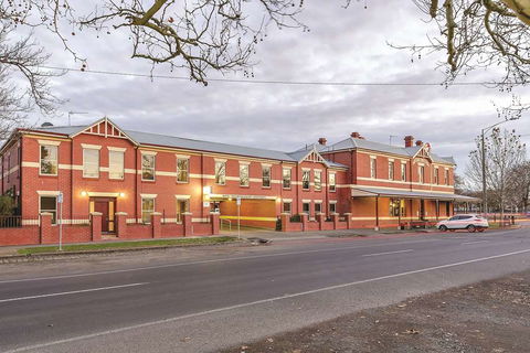 Lake Inn Ballarat - Foster Accommodation 1