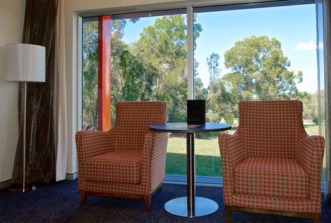 Alexandra Hills Hotel - Foster Accommodation 2