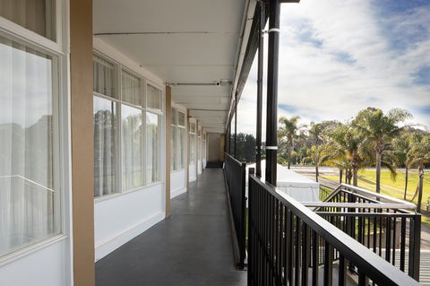 Rivers Inn Motel - Foster Accommodation 1