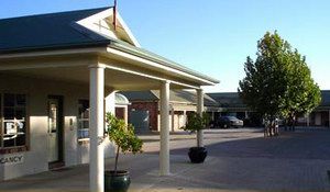 Country Gardens Motor Inn - Foster Accommodation 0