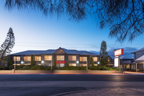 Bellevue On The Lakes - Foster Accommodation 0