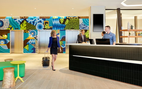 Holiday Inn Express Adelaide City Centre - Foster Accommodation 2