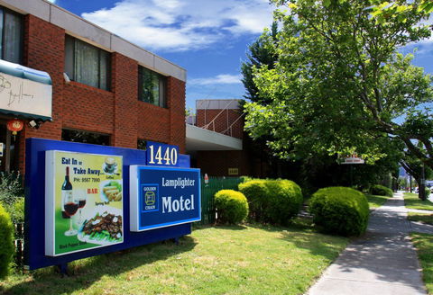 Lamplighter Motel - Foster Accommodation 0