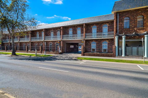 Quality Hotel Sherbourne Terrace - Foster Accommodation 1