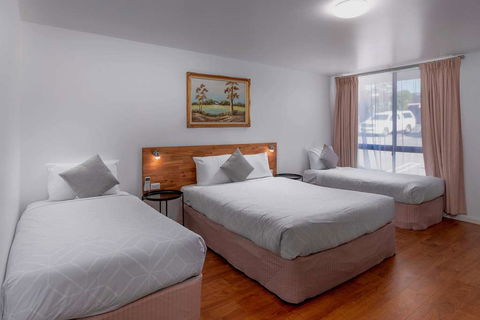 Econo Lodge Lilydale - Foster Accommodation 0