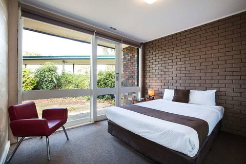 Burvale Hotel - Foster Accommodation 1