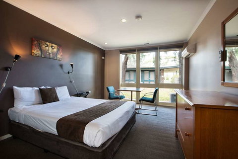 Burvale Hotel - Foster Accommodation 3