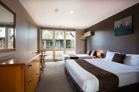 Burvale Hotel - Foster Accommodation 7