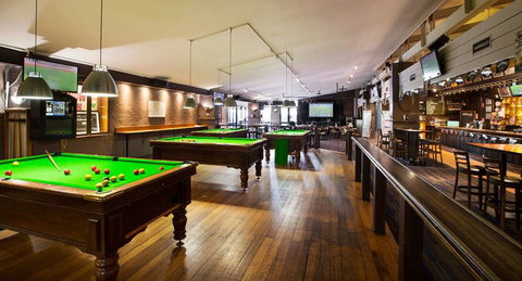 Burvale Hotel - Foster Accommodation 9