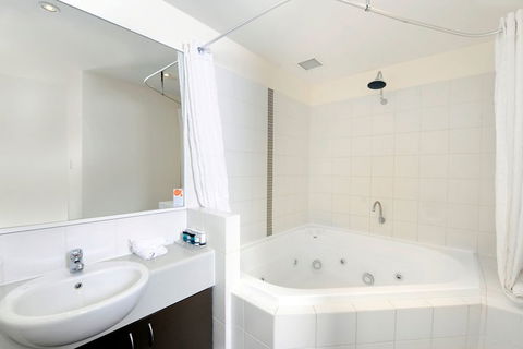Assured Ascot Quays Apartment Hotel - Foster Accommodation 7