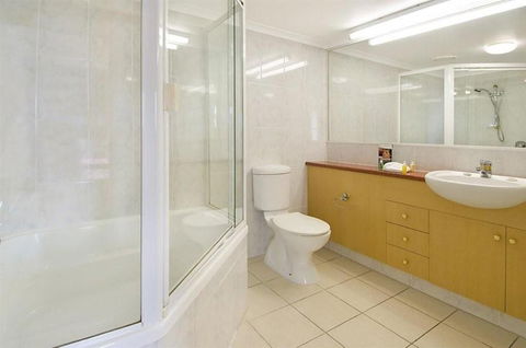 Springwood Tower Apartment Hotel - Foster Accommodation 2