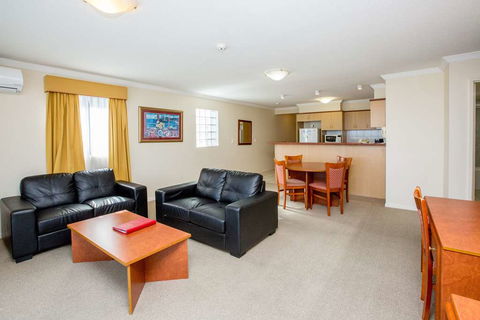 Springwood Tower Apartment Hotel - Foster Accommodation 5