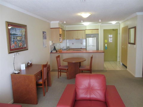 Springwood Tower Apartment Hotel - Foster Accommodation 8