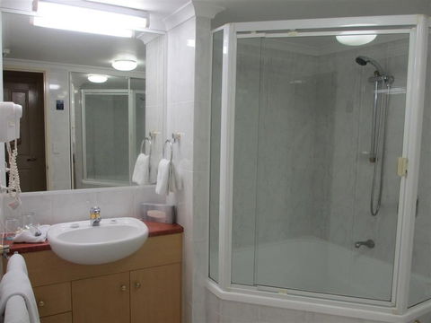 Springwood Tower Apartment Hotel - Foster Accommodation 9
