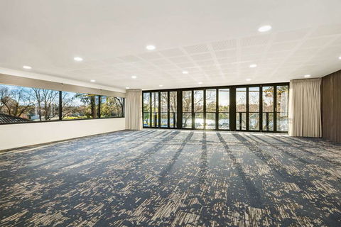 Quality Hotel Lakeside - Foster Accommodation 9