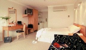 Astor Metropole & Apartment - Foster Accommodation 0