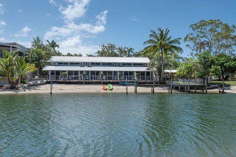 Caribbean Noosa - Foster Accommodation 0