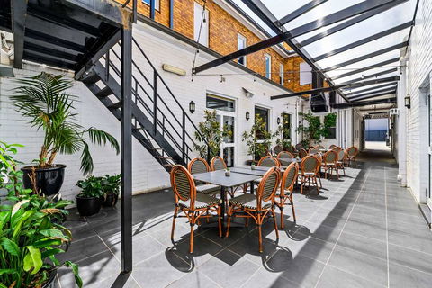 CH Boutique Hotel - Foster Accommodation 2
