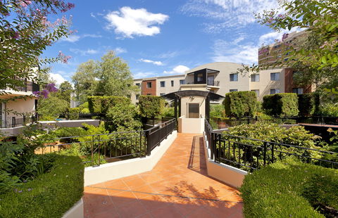Astra Apartments The Griffin - Foster Accommodation 1