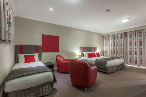 Platinum International - Foster Accommodation 0
