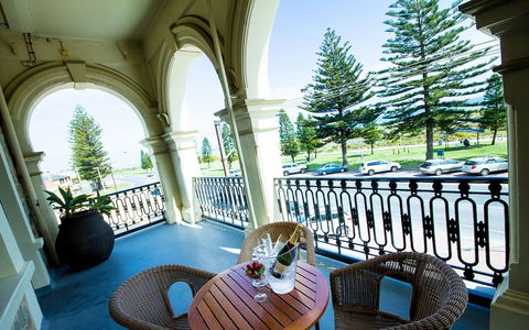 Largs Pier Hotel - Foster Accommodation 2